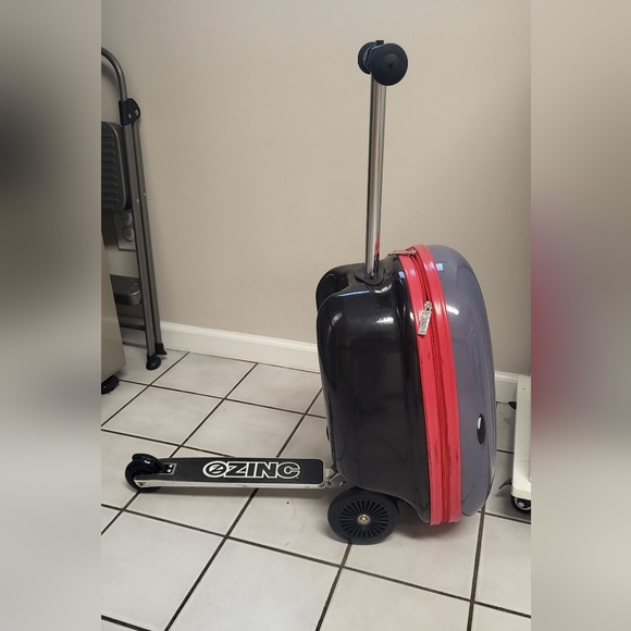 Kids Ride-On Suitcase - Picture 4 of 5